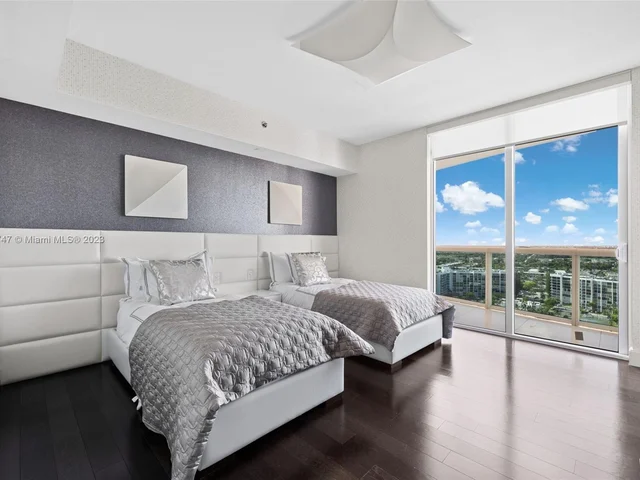 2711 S Ocean Dr # 2004, Hollywood FL 33019