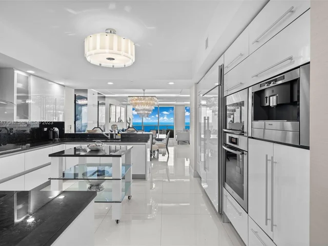 2711 S Ocean Dr # 2004, Hollywood FL 33019