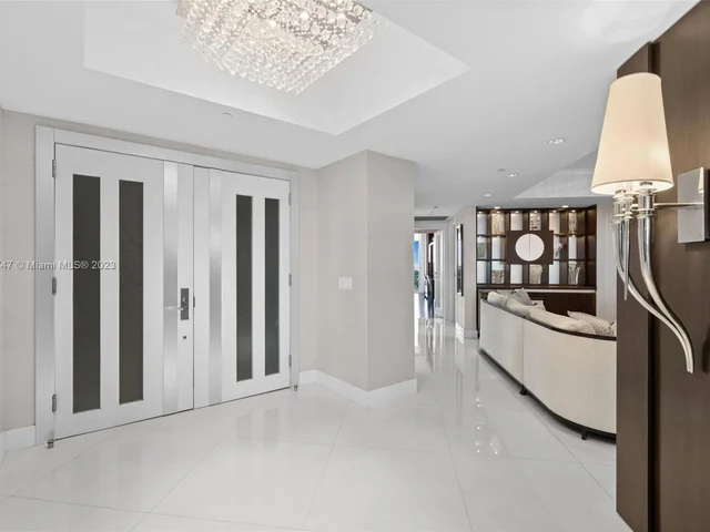 2711 S Ocean Dr # 2004, Hollywood FL 33019