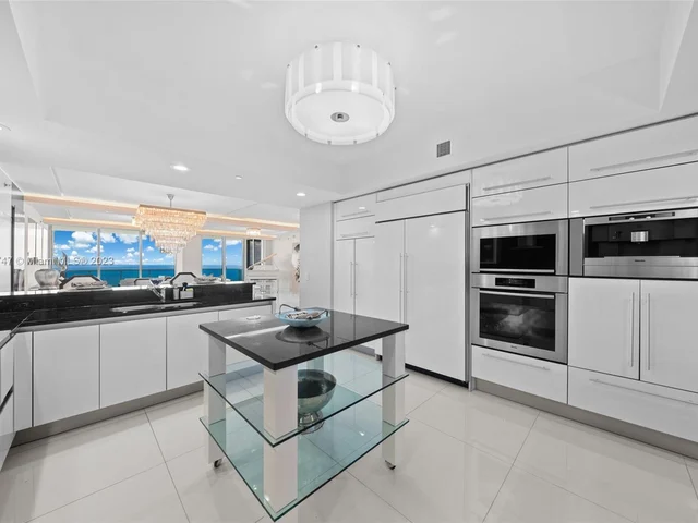 2711 S Ocean Dr # 2004, Hollywood FL 33019