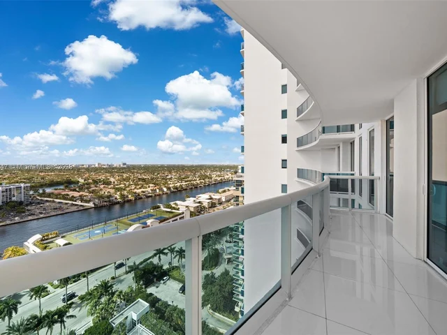 2711 S Ocean Dr # 2004, Hollywood FL 33019