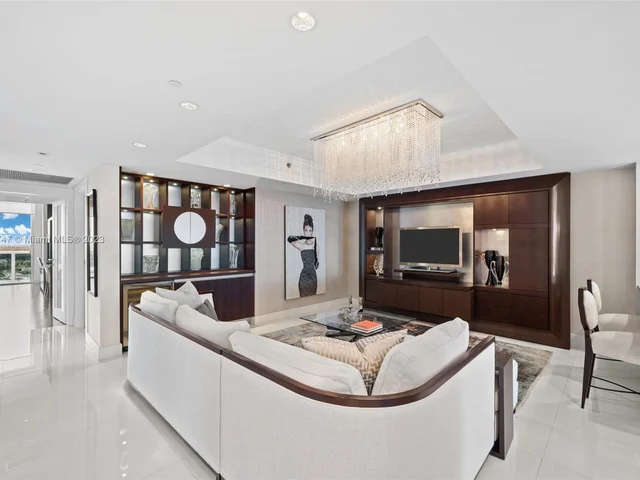 2711 S Ocean Dr # 2004, Hollywood FL 33019