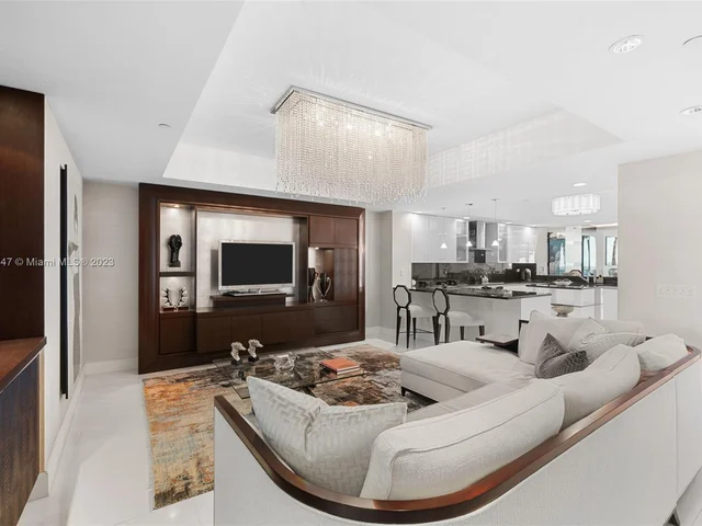 2711 S Ocean Dr # 2004, Hollywood FL 33019