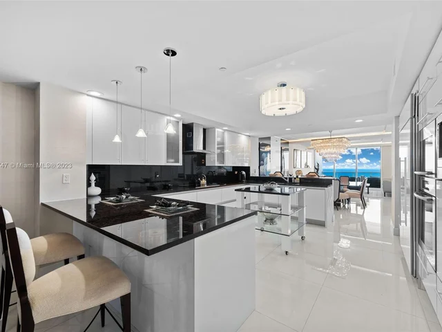 2711 S Ocean Dr # 2004, Hollywood FL 33019