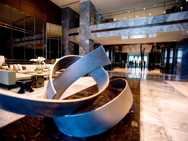 2711 S Ocean Dr # 2004, Hollywood FL 33019