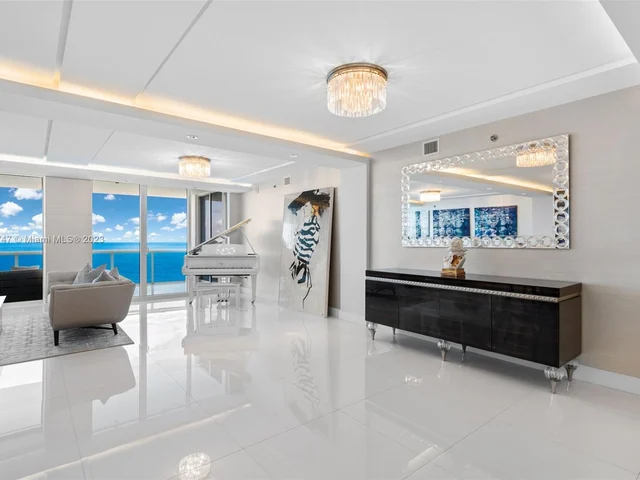 2711 S Ocean Dr # 2004, Hollywood FL 33019