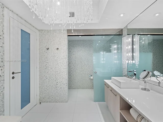 2711 S Ocean Dr # 2004, Hollywood FL 33019