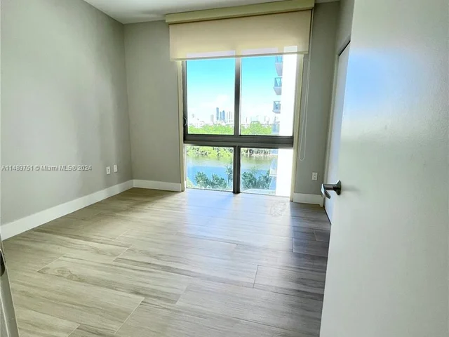 16385 Biscayne Blvd # 607, North Miami Beach FL 33160