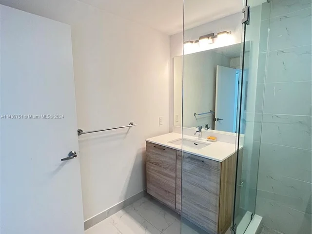 16385 Biscayne Blvd # 607, North Miami Beach FL 33160