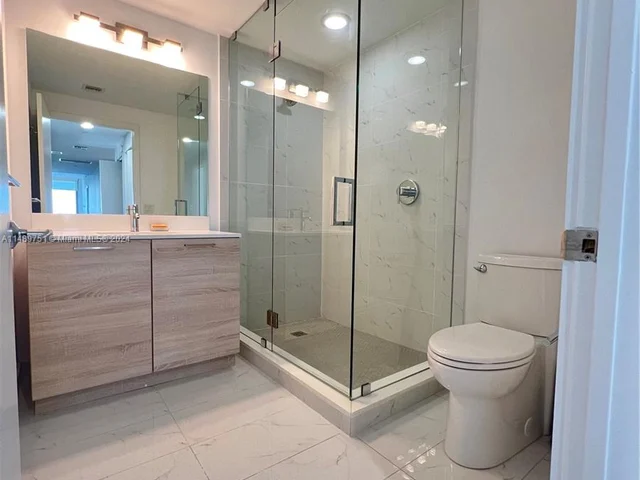 16385 Biscayne Blvd # 607, North Miami Beach FL 33160