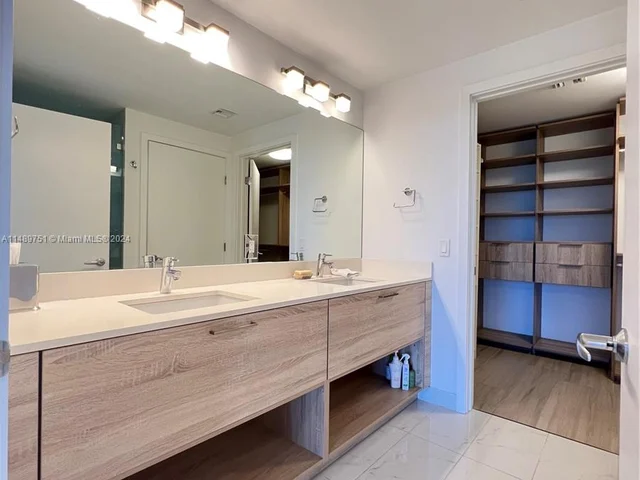 16385 Biscayne Blvd # 607, North Miami Beach FL 33160