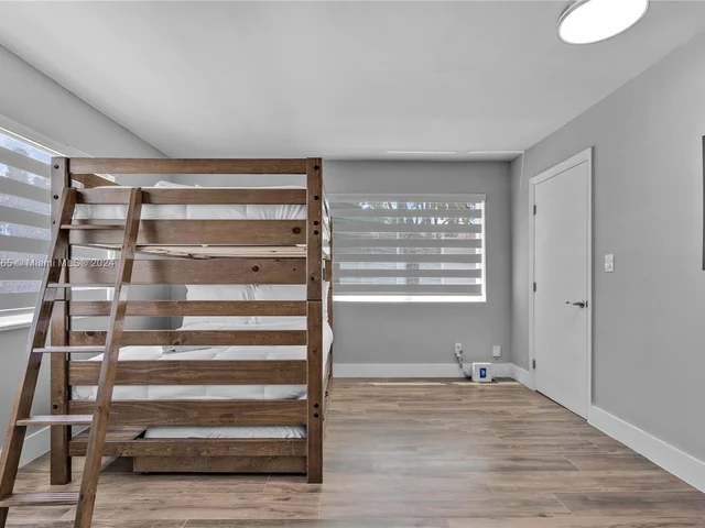 320 N Rainbow Dr, Hollywood FL 33021