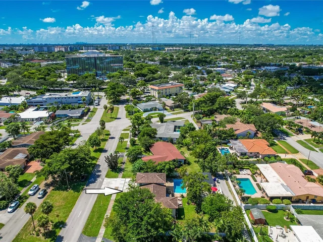 320 N Rainbow Dr, Hollywood FL 33021