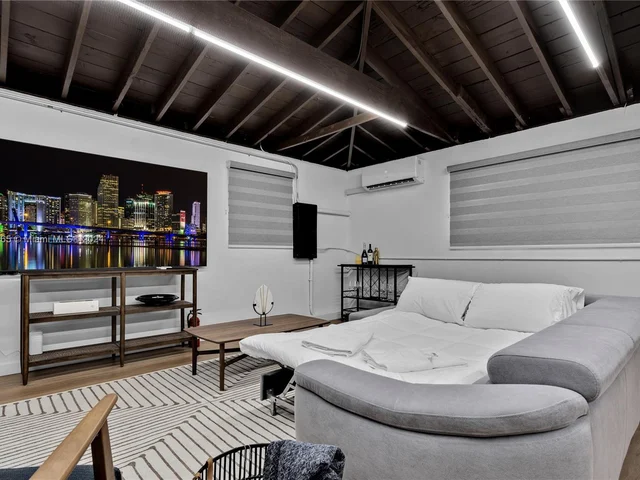 320 N Rainbow Dr, Hollywood FL 33021