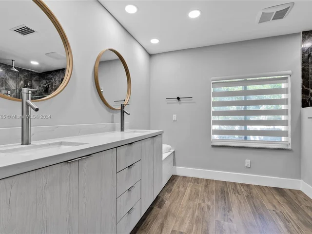 320 N Rainbow Dr, Hollywood FL 33021