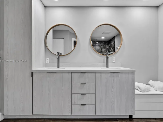 320 N Rainbow Dr, Hollywood FL 33021