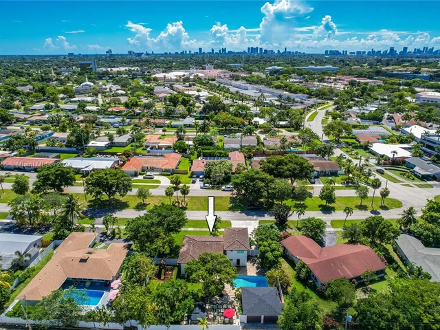 320 N Rainbow Dr, Hollywood FL 33021