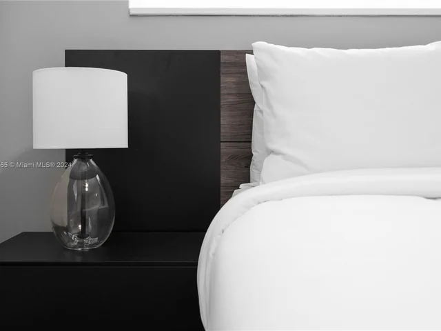 320 N Rainbow Dr, Hollywood FL 33021