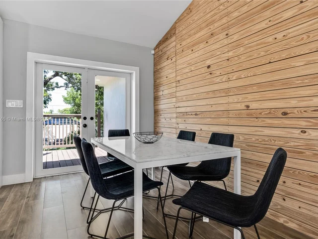 320 N Rainbow Dr, Hollywood FL 33021