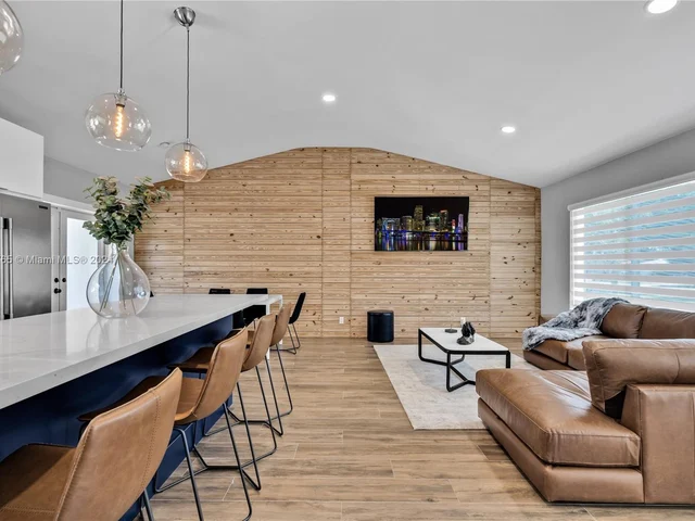 320 N Rainbow Dr, Hollywood FL 33021