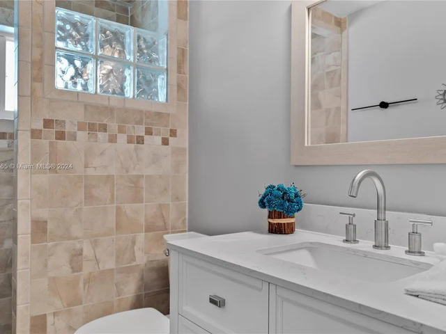 320 N Rainbow Dr, Hollywood FL 33021