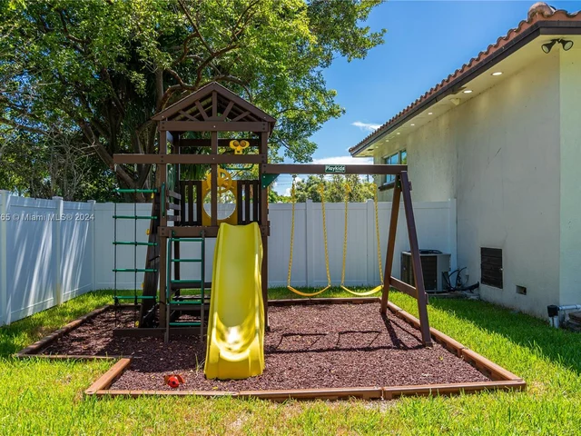 320 N Rainbow Dr, Hollywood FL 33021