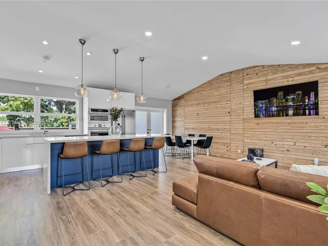 320 N Rainbow Dr, Hollywood FL 33021