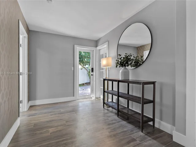 320 N Rainbow Dr, Hollywood FL 33021