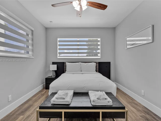 320 N Rainbow Dr, Hollywood FL 33021