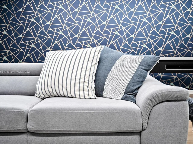 320 N Rainbow Dr, Hollywood FL 33021