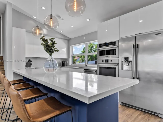 320 N Rainbow Dr, Hollywood FL 33021