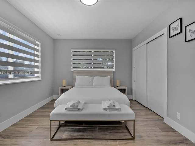 320 N Rainbow Dr, Hollywood FL 33021