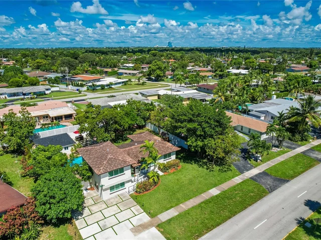 320 N Rainbow Dr, Hollywood FL 33021