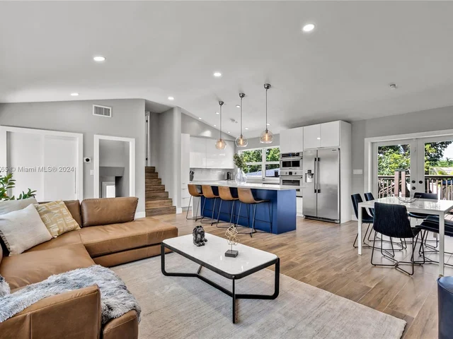 320 N Rainbow Dr, Hollywood FL 33021