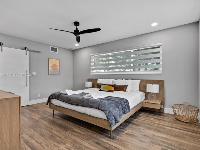 320 N Rainbow Dr, Hollywood FL 33021