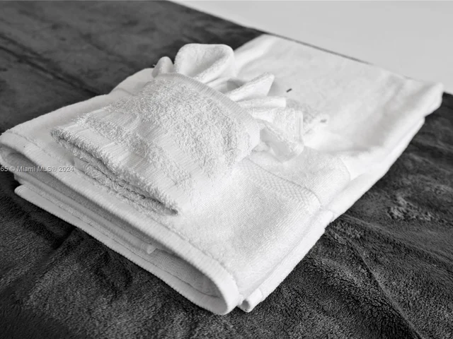 320 N Rainbow Dr, Hollywood FL 33021