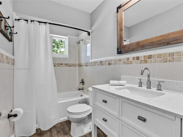 320 N Rainbow Dr, Hollywood FL 33021