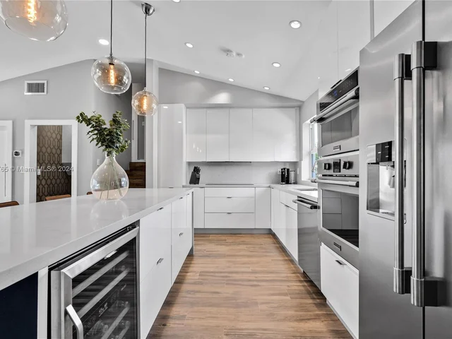 320 N Rainbow Dr, Hollywood FL 33021