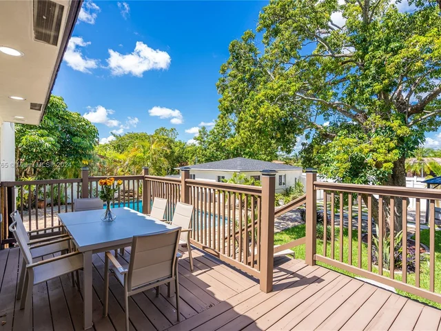 320 N Rainbow Dr, Hollywood FL 33021