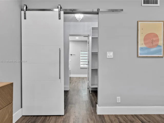 320 N Rainbow Dr, Hollywood FL 33021