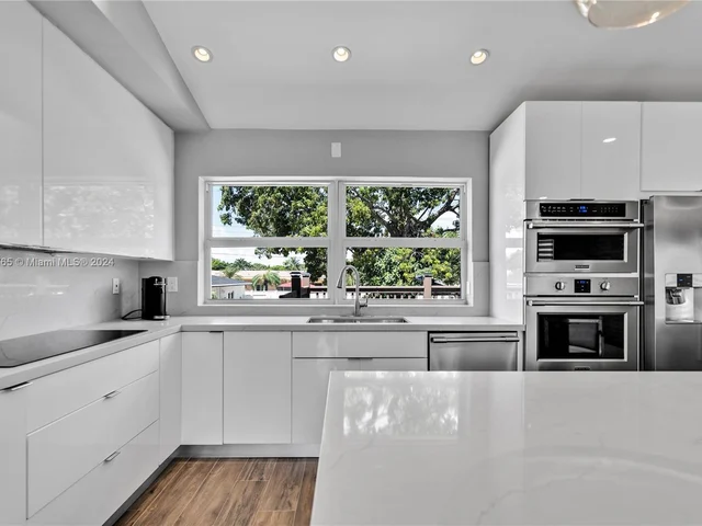 320 N Rainbow Dr, Hollywood FL 33021