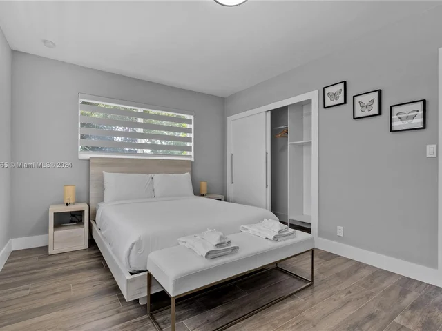 320 N Rainbow Dr, Hollywood FL 33021