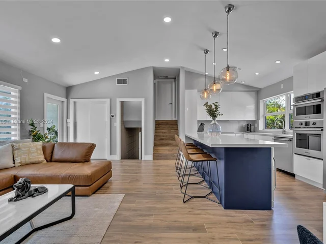 320 N Rainbow Dr, Hollywood FL 33021