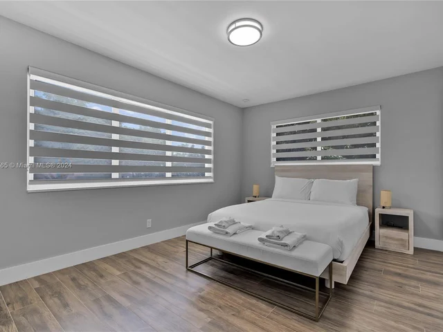 320 N Rainbow Dr, Hollywood FL 33021