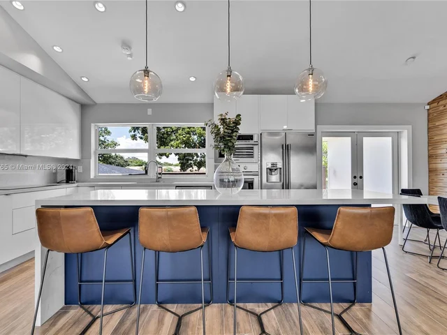 320 N Rainbow Dr, Hollywood FL 33021