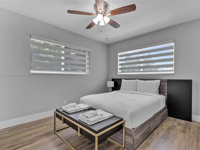 320 N Rainbow Dr, Hollywood FL 33021