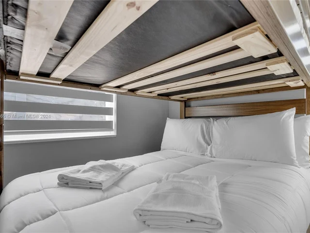 320 N Rainbow Dr, Hollywood FL 33021