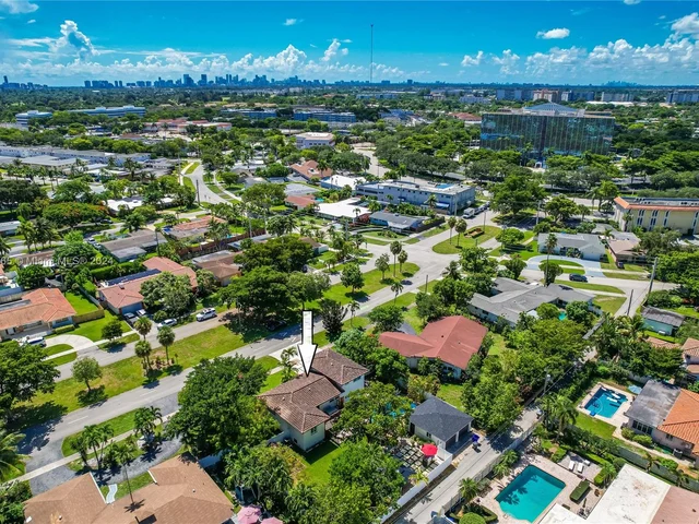 320 N Rainbow Dr, Hollywood FL 33021