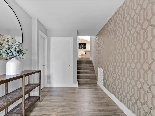 320 N Rainbow Dr, Hollywood FL 33021