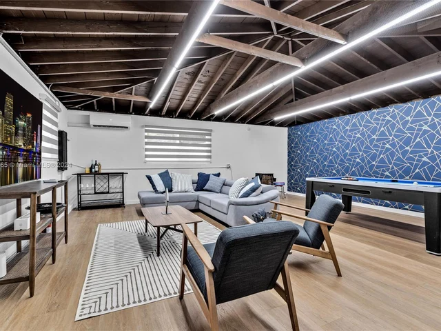 320 N Rainbow Dr, Hollywood FL 33021